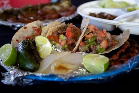 Tacos with lime at Tacos Brissa